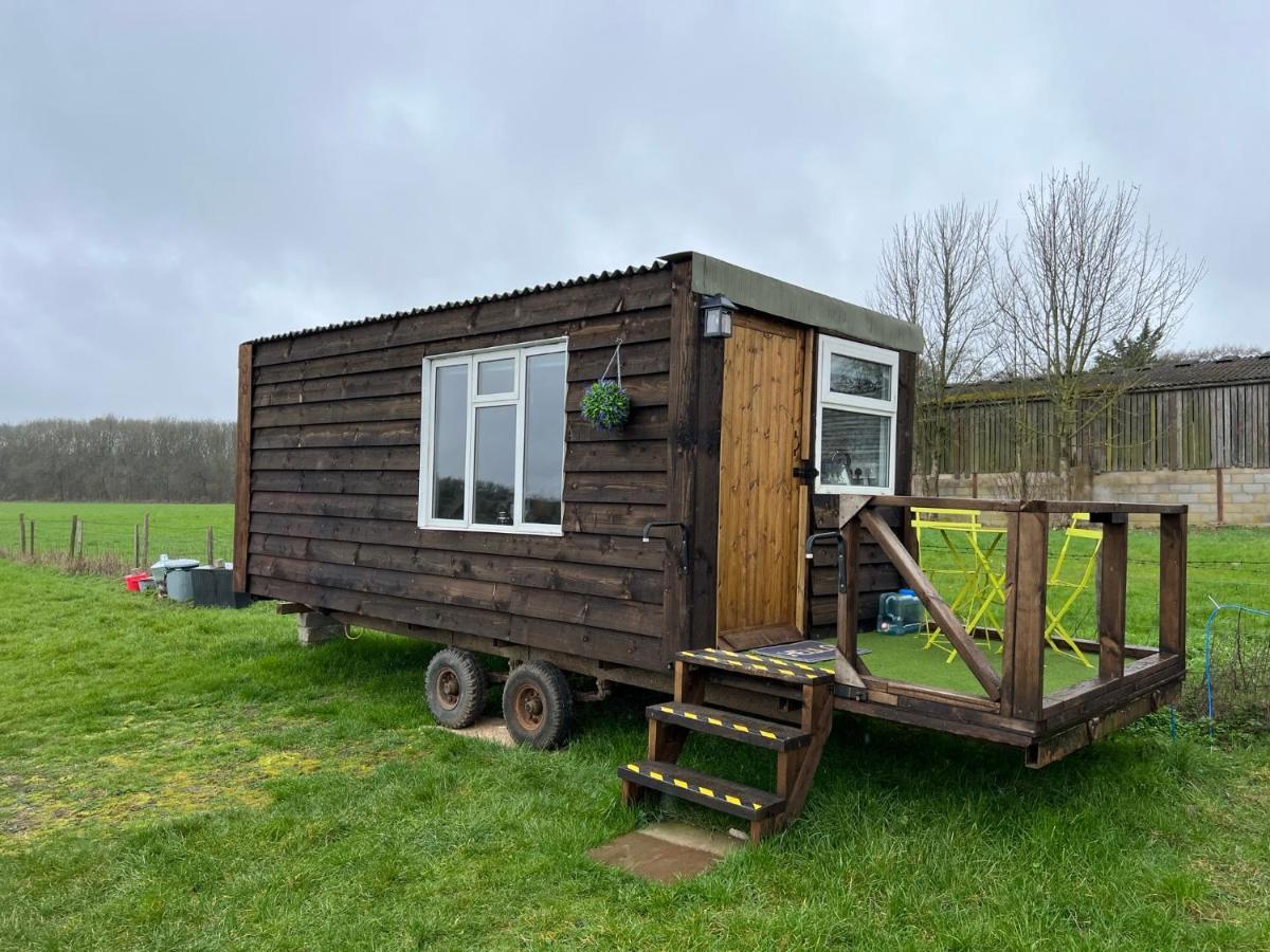 Bothy Hut Hotel Tring Exterior photo